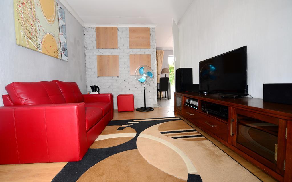 Corgi Guest House Йоганнесбурґ Екстер'єр фото