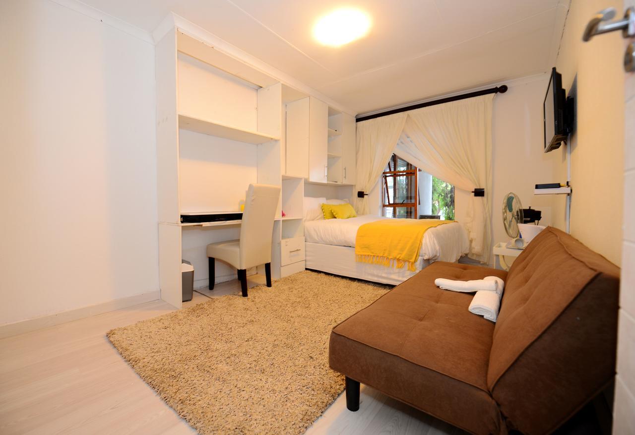 Corgi Guest House Йоганнесбурґ Екстер'єр фото