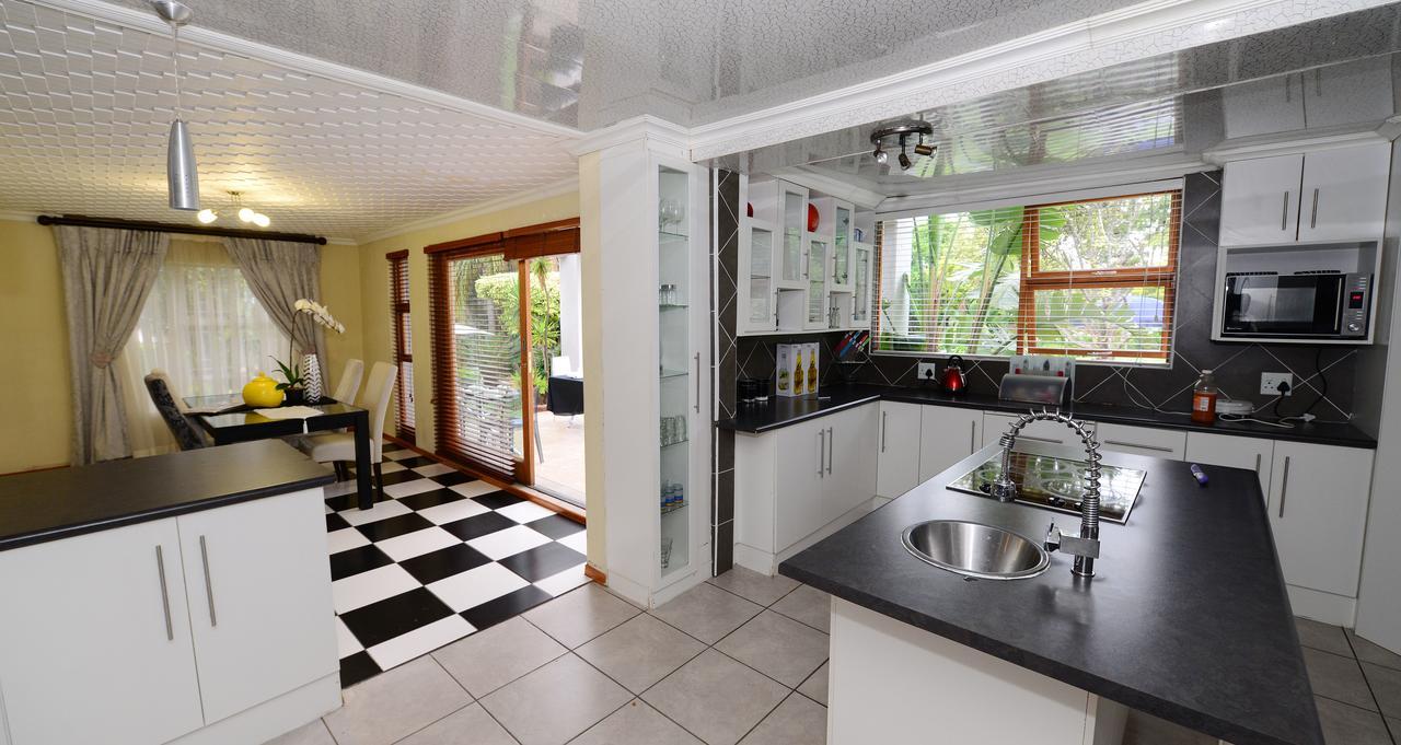 Corgi Guest House Йоганнесбурґ Екстер'єр фото