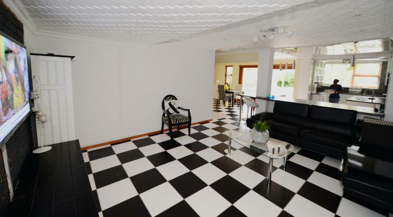 Corgi Guest House Йоганнесбурґ Екстер'єр фото